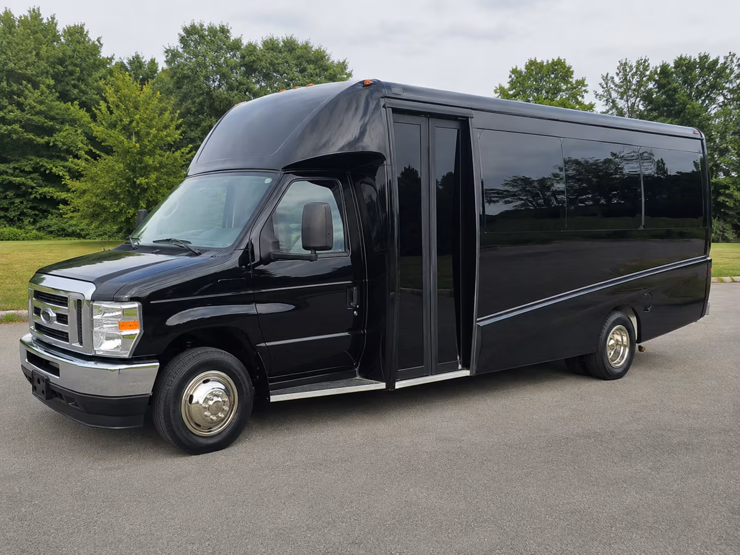 charter buses for large prom groups across snohomish county