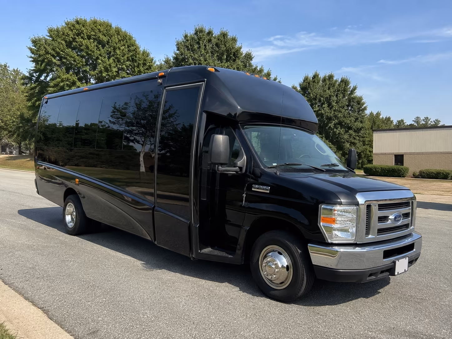 concert shuttle buses to seattle venues from everett groups