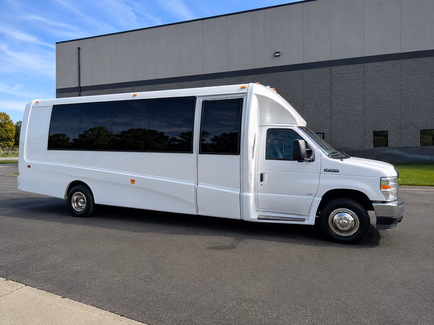 employee shuttle buses for everett s aerospace and manufacturing corridor