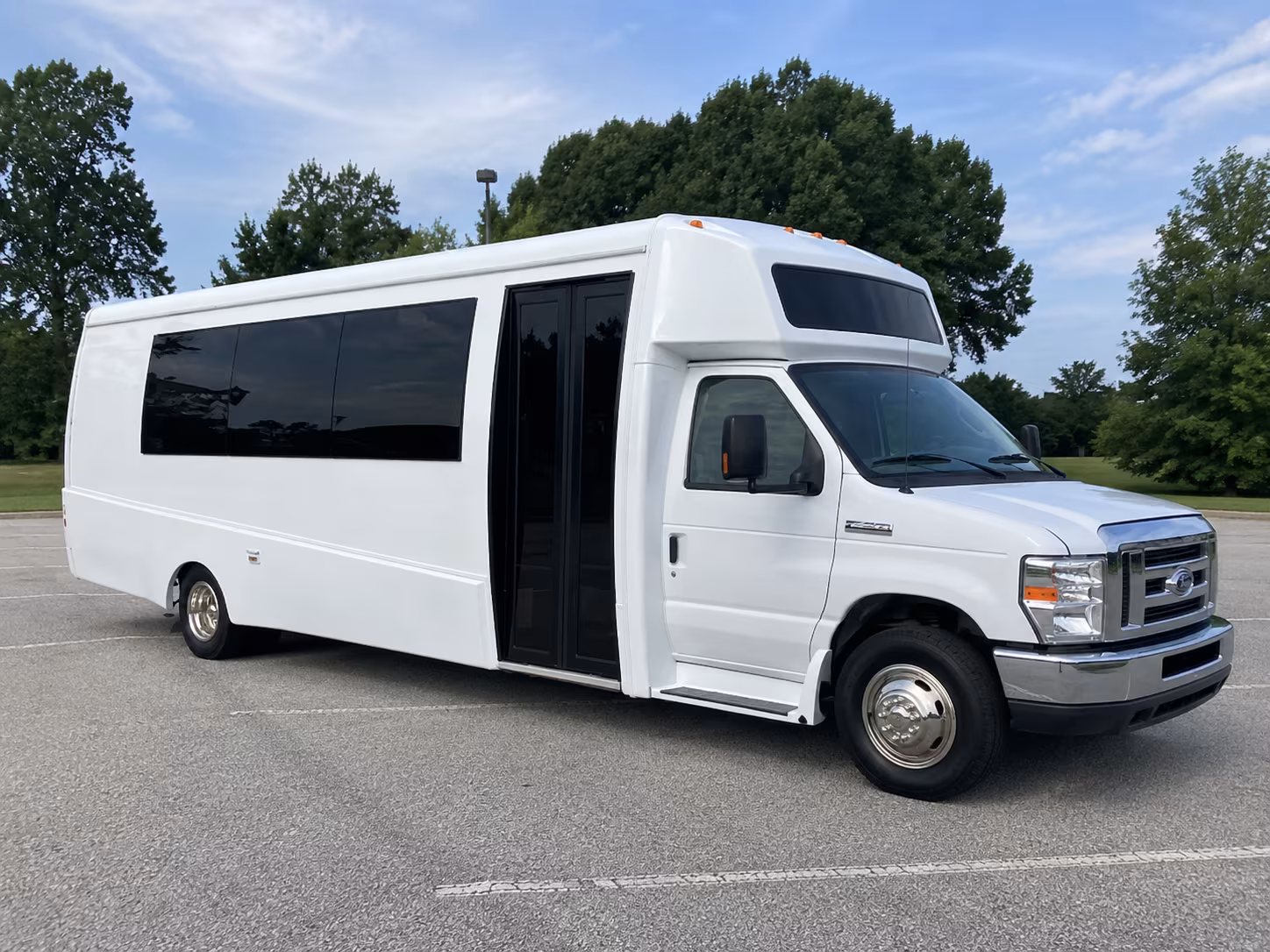 everett 18 passenger party bus