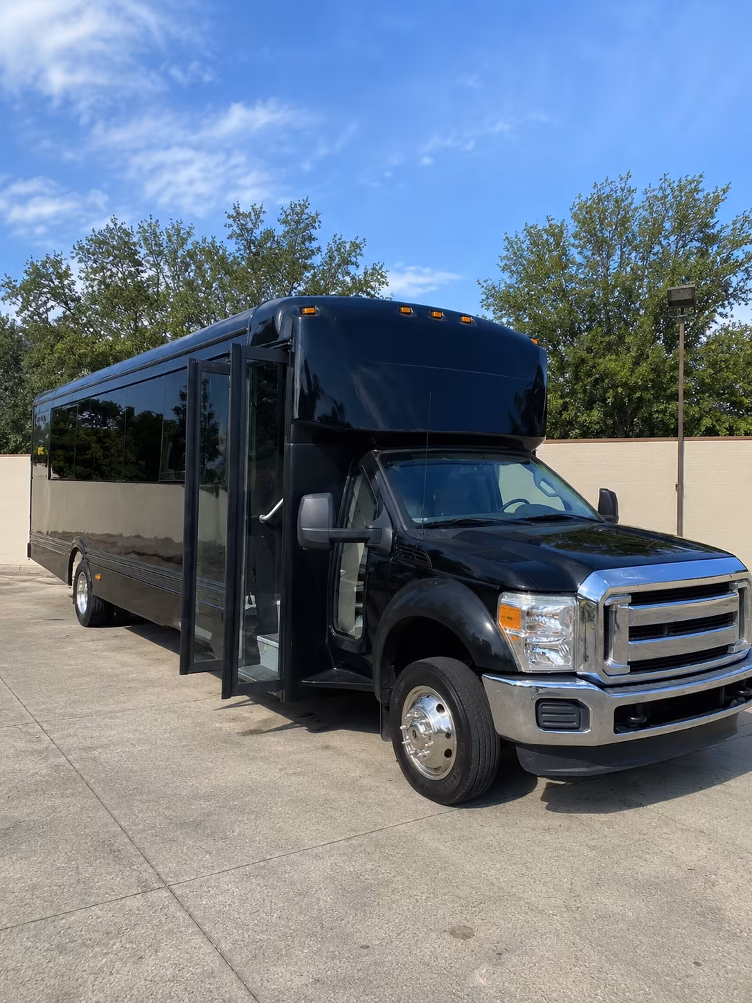 everett 20 passenger party bus