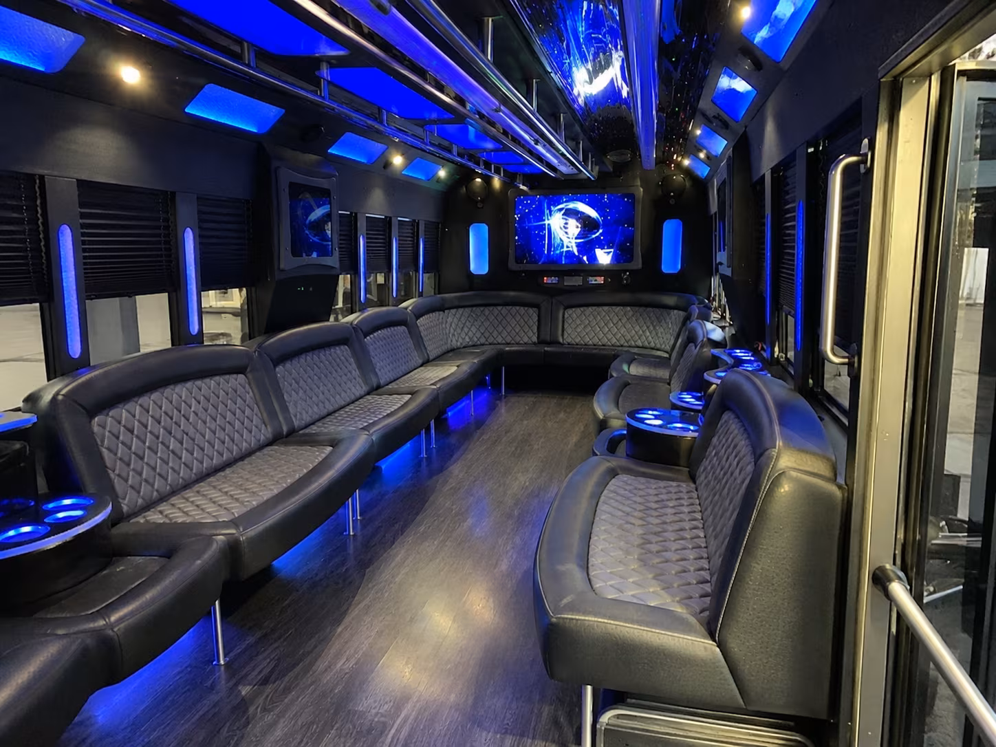 everett 28 passenger party bus interior