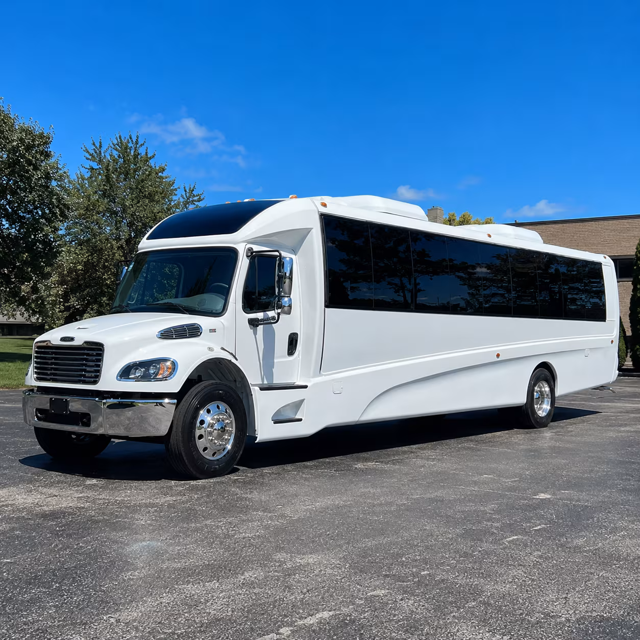 everett 35 passenger minibus