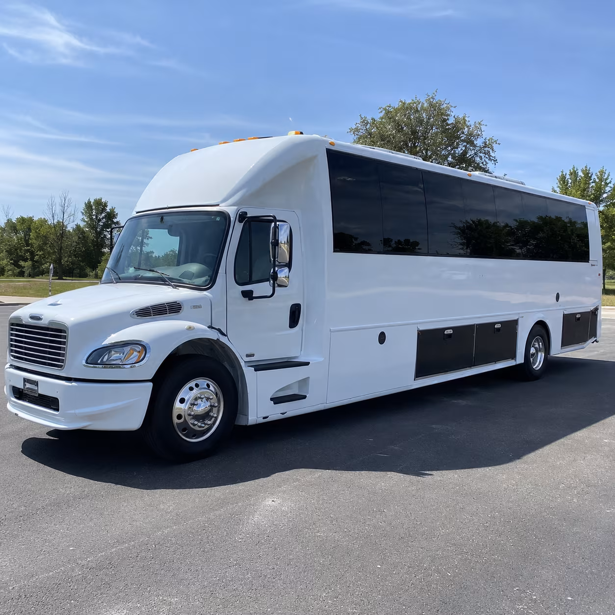 everett 40 passenger party bus