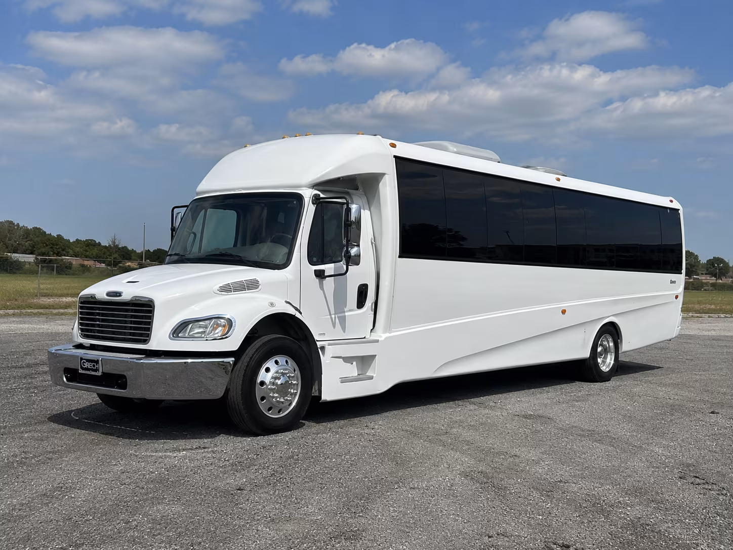 everett 50 passenger party bus