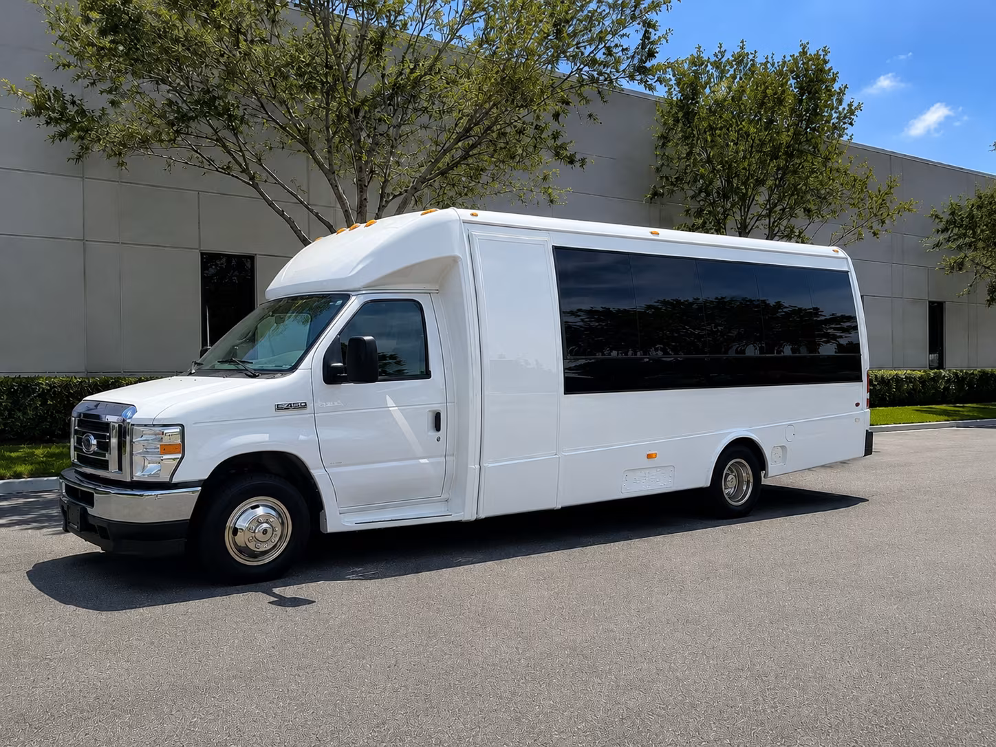 hotel to venue bus shuttles for everett corporate groups