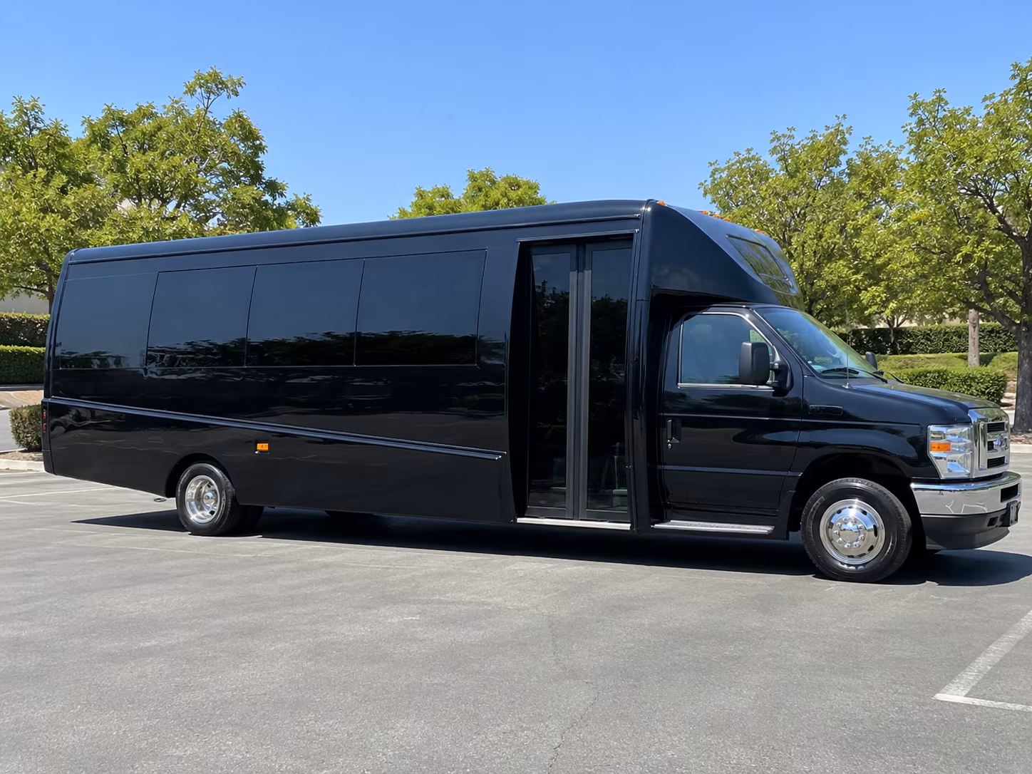 prom bus rentals for everett high schools